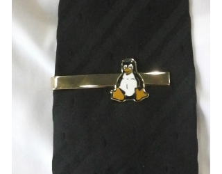 Linuxos nyakkendőtű arany színben